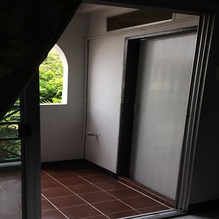 Baan Khun Mae Apartment Bangkok Bagian luar foto