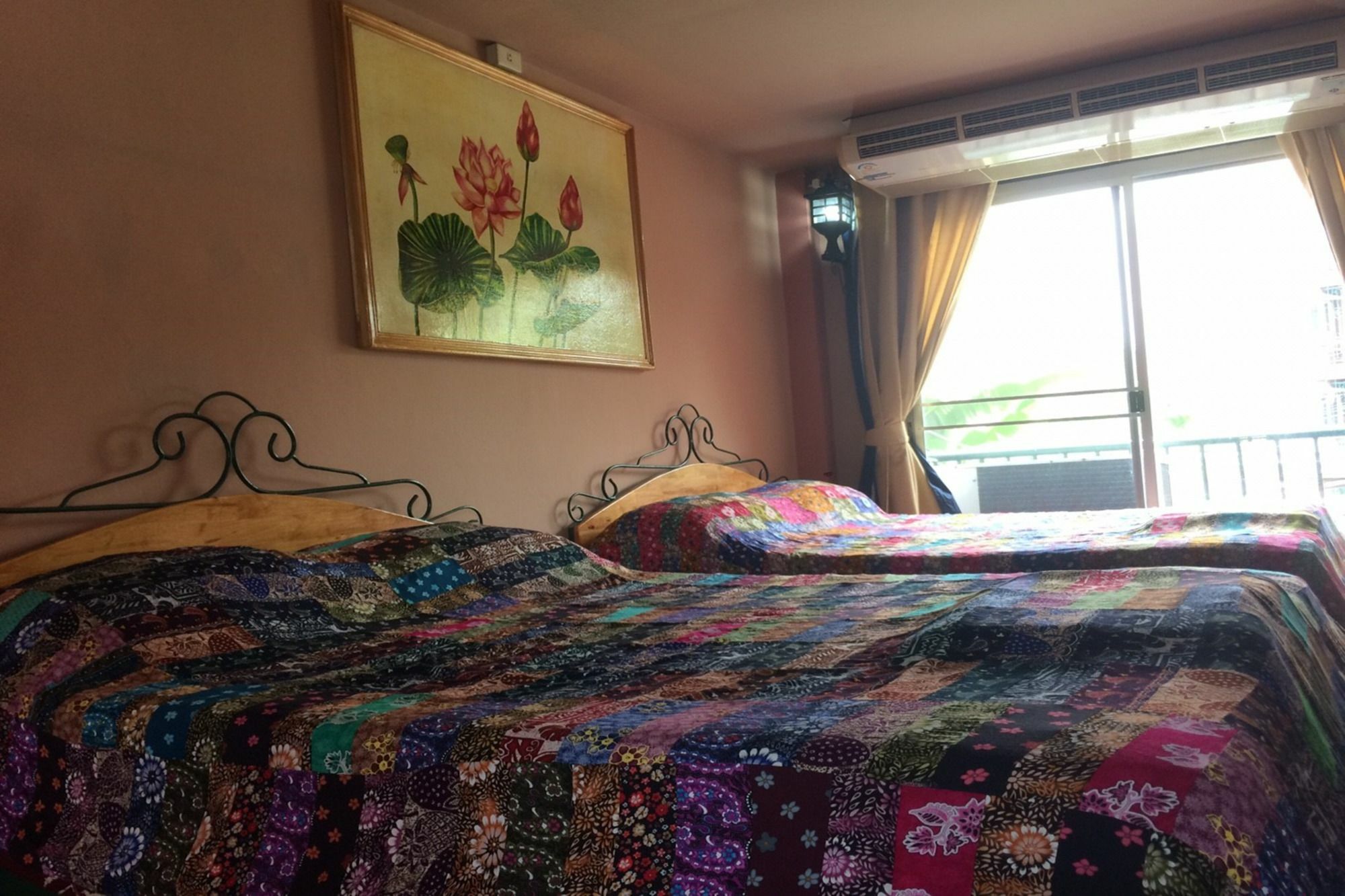 Baan Khun Mae Apartment Bangkok Bagian luar foto