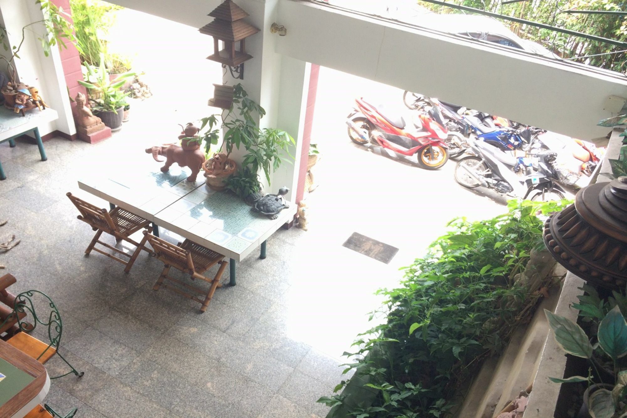 Baan Khun Mae Apartment Bangkok Bagian luar foto