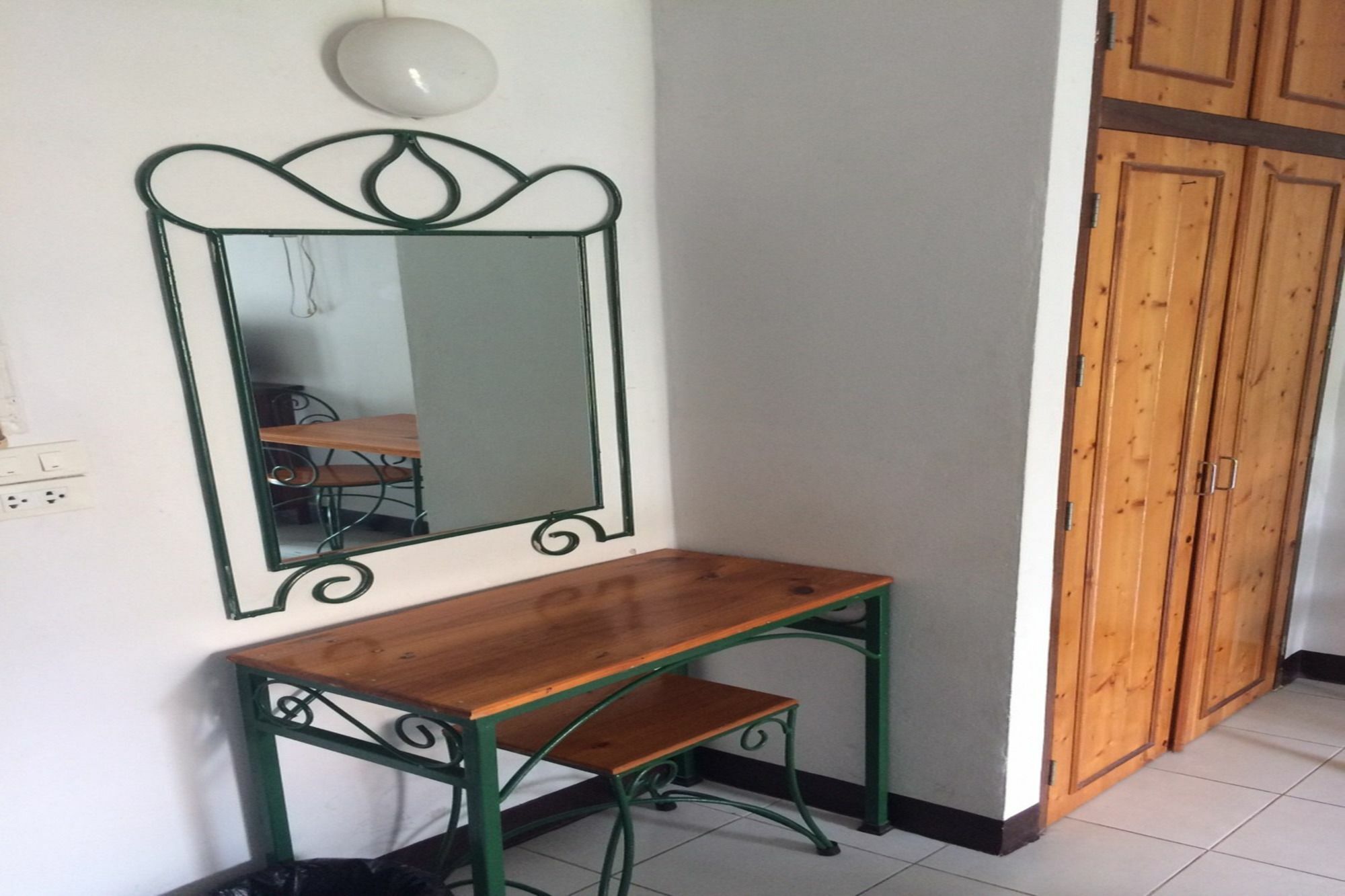 Baan Khun Mae Apartment Bangkok Bagian luar foto