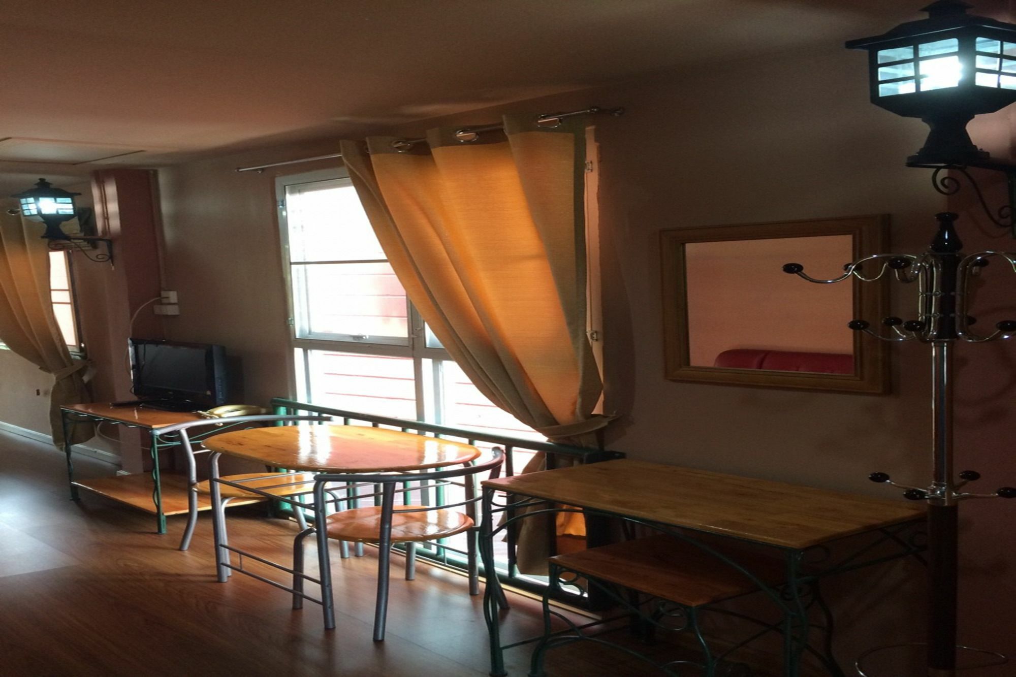 Baan Khun Mae Apartment Bangkok Bagian luar foto