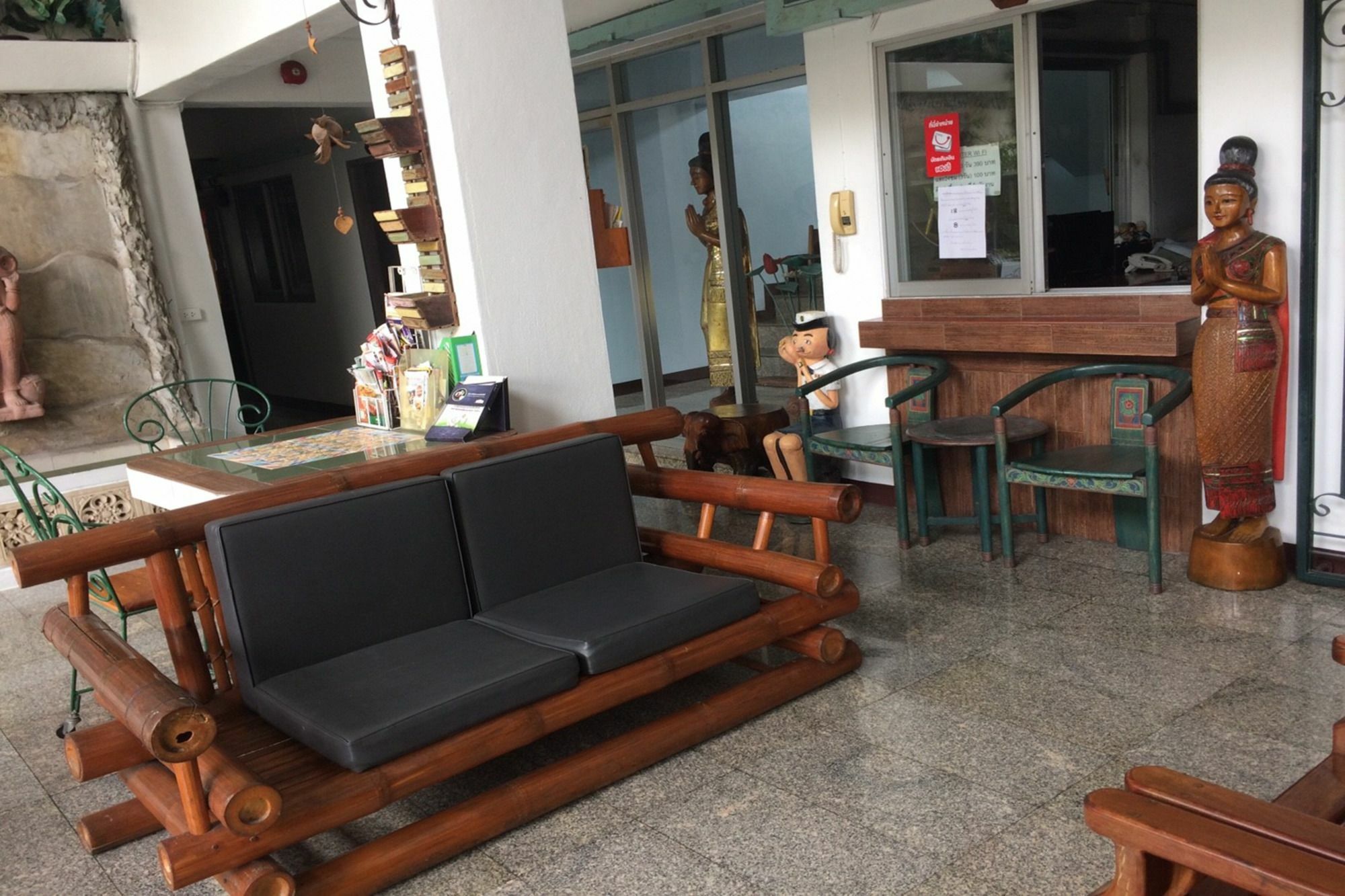 Baan Khun Mae Apartment Bangkok Bagian luar foto