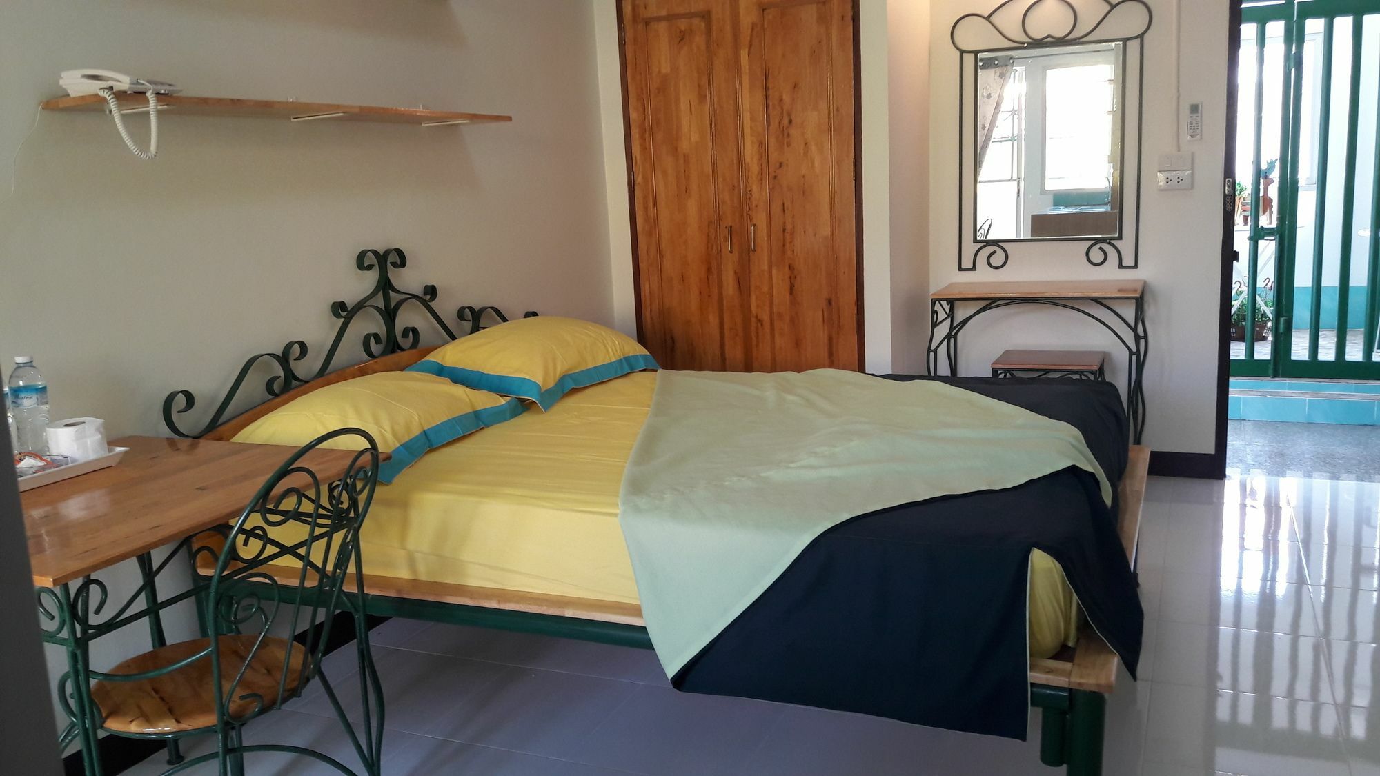 Baan Khun Mae Apartment Bangkok Bagian luar foto